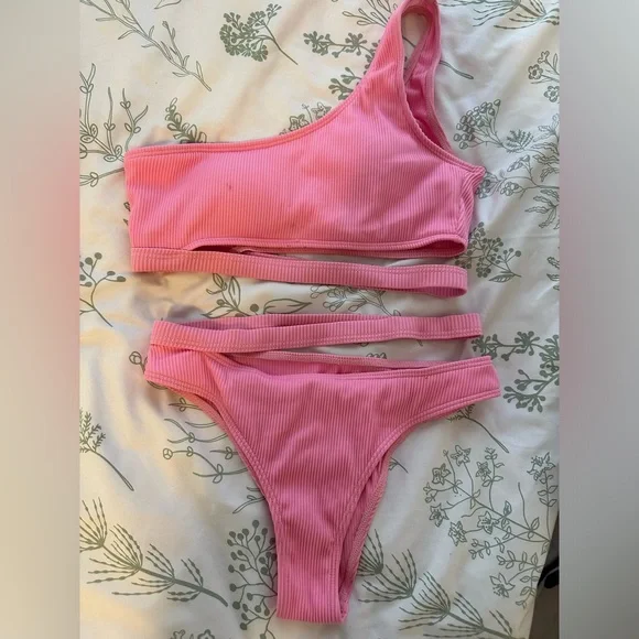 Bikini set - Picture 1 of 2